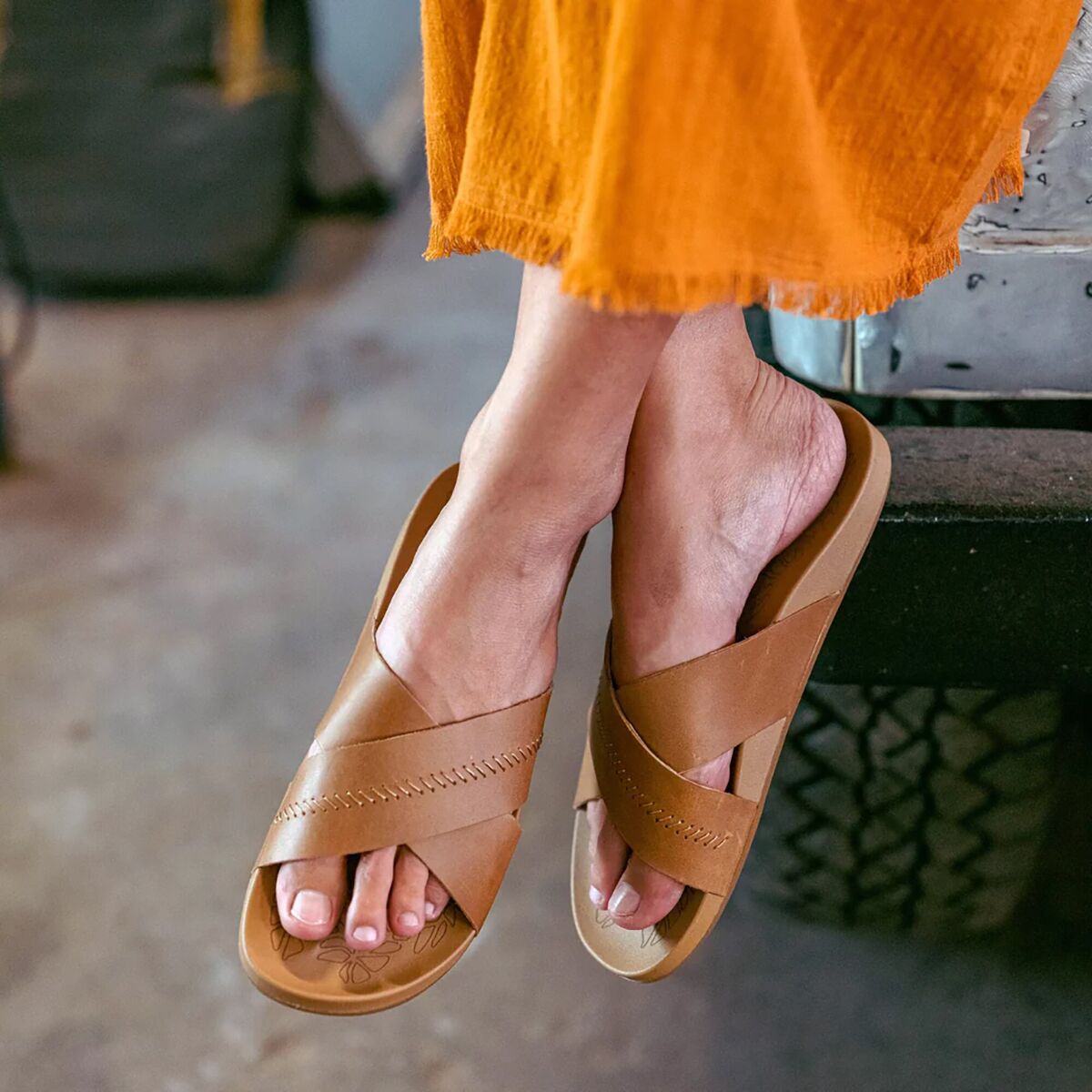 Olukai Kipe'a 'Olu Slide Sandal - Women's | Sahara/Sahara