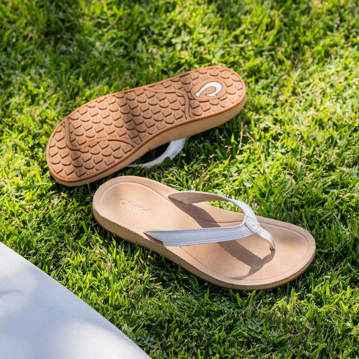 Olukai Southshore Flip Flop - Women's | Bright White/Warm Sand